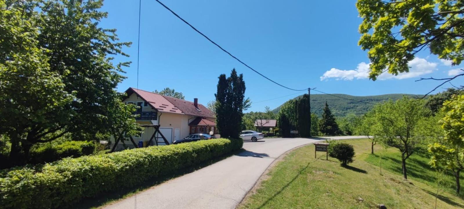 Guesthouse Mirko Hodak Selište Drežničko Exterior foto